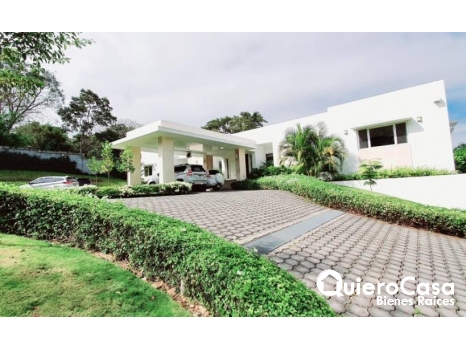 Se renta lujosa casa en Santo Domingo | Alquiler QC3874